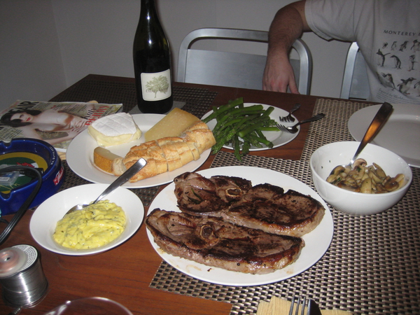 Venison steaks with béarnaise sauce, mushrooms, and asparagus